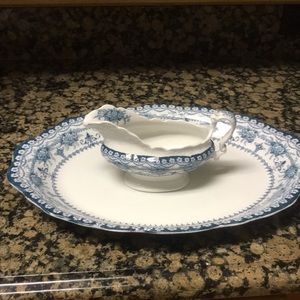 Maltese serving plater and gravy boat. These two pieces separate. Two pieces.